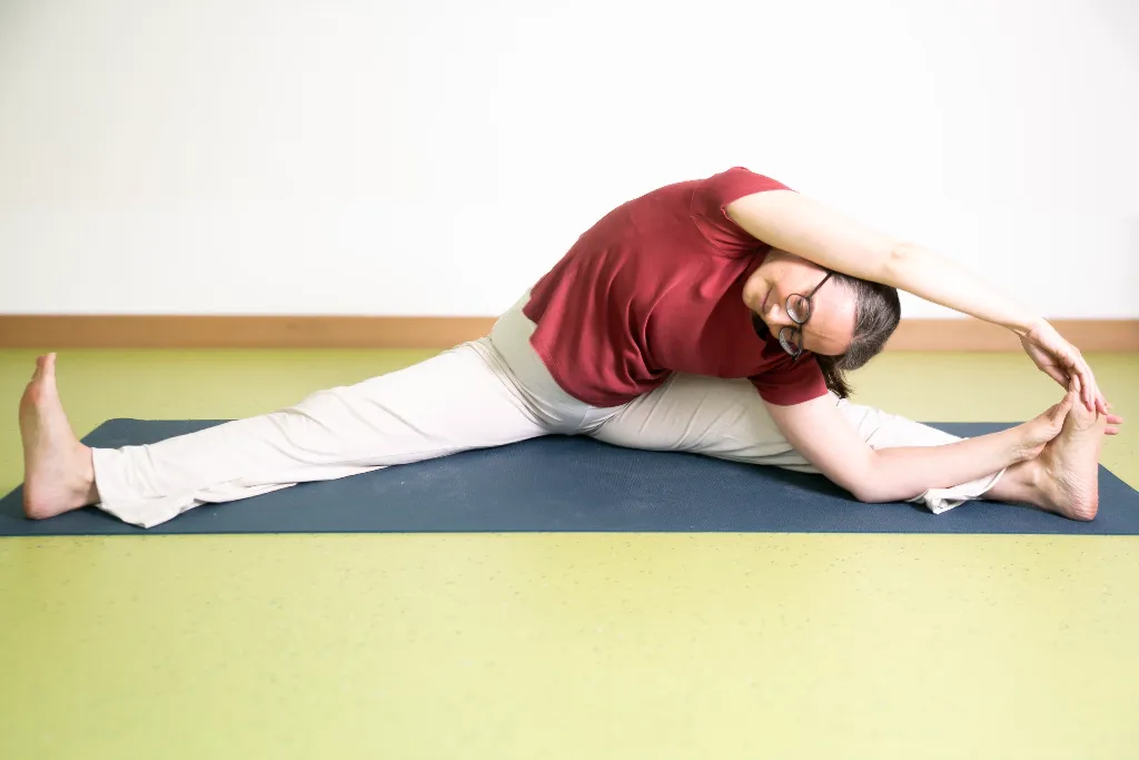 Sandra Roth in der drehenden, sitzenden Grätsche