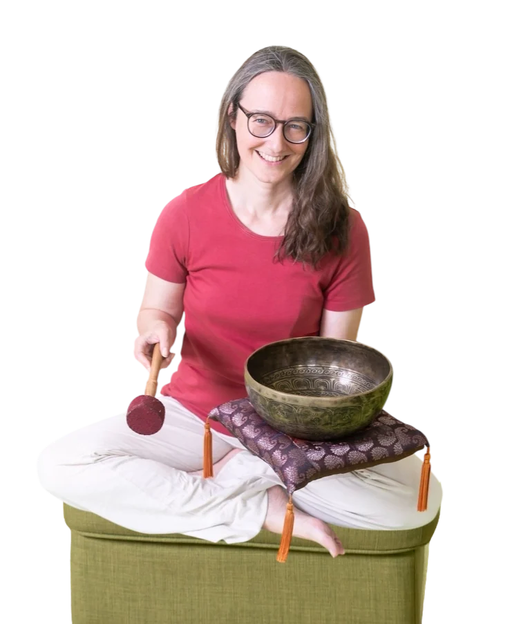 Finde heraus wie dich Sandra Roth bei Yoga mit MS unterstützen kann.